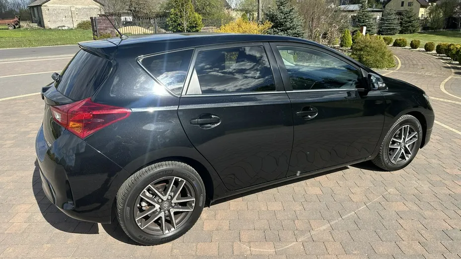 TOYOTA Auris -