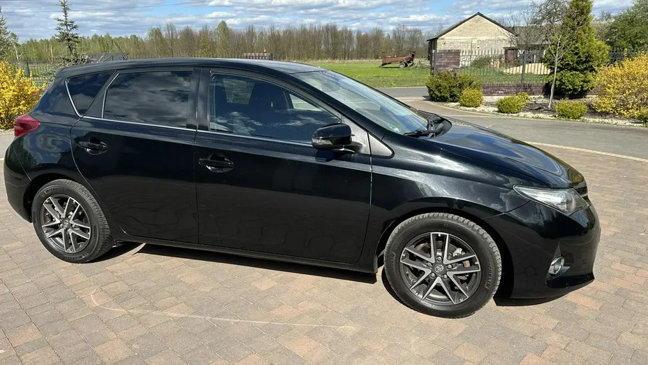 TOYOTA Auris -