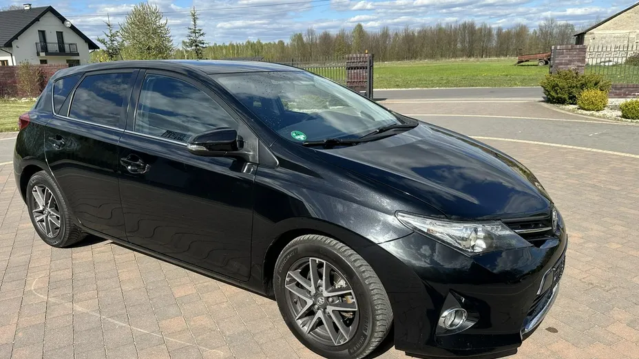 TOYOTA Auris -