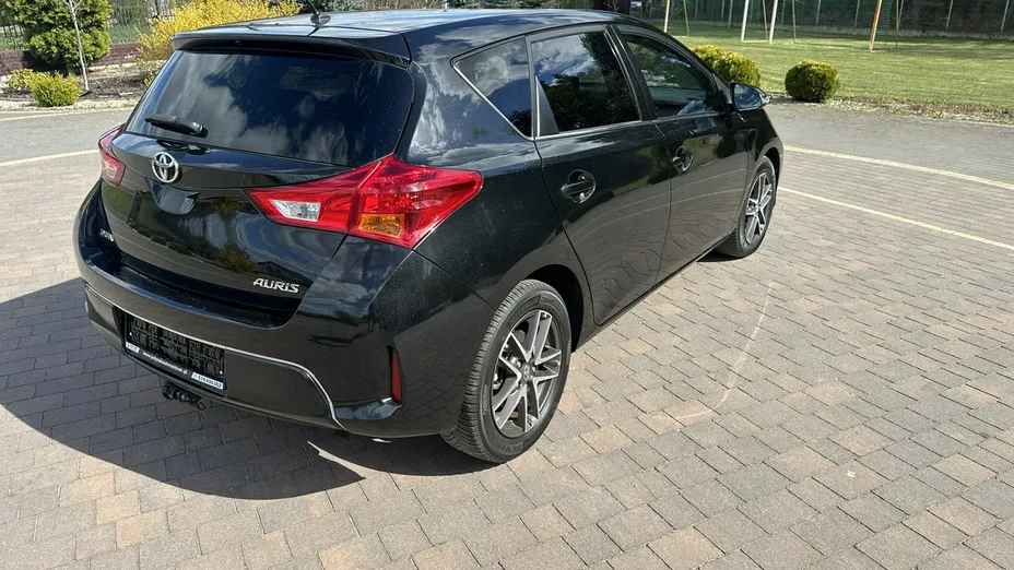 TOYOTA Auris -