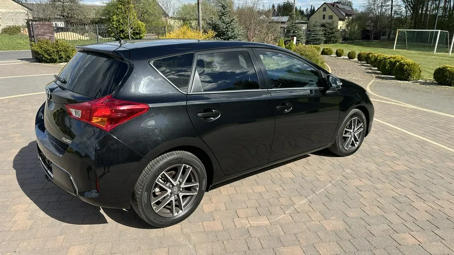 TOYOTA Auris -