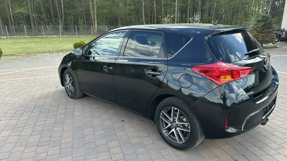 TOYOTA Auris -
