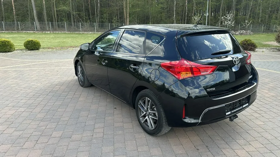 TOYOTA Auris -