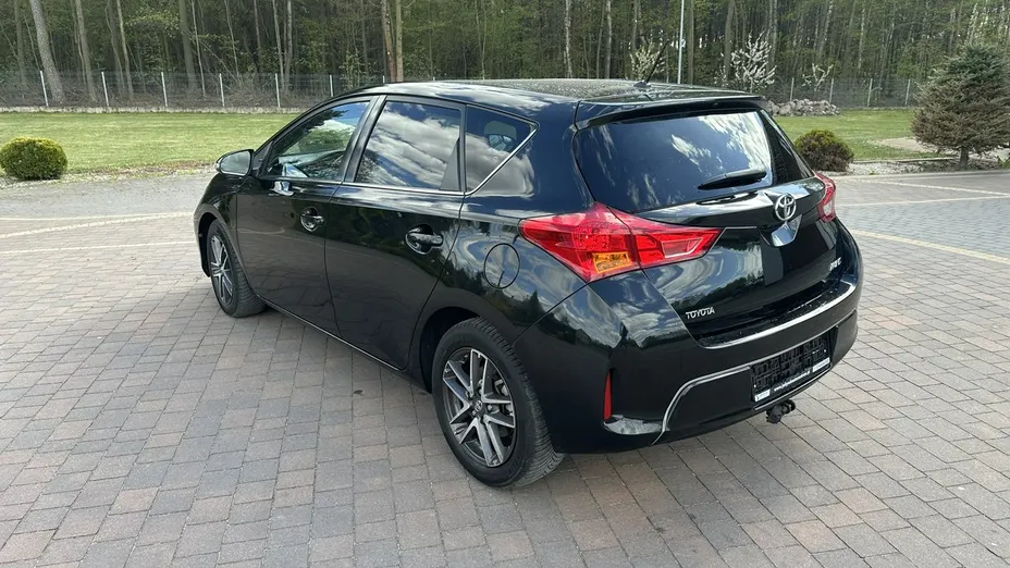 TOYOTA Auris -