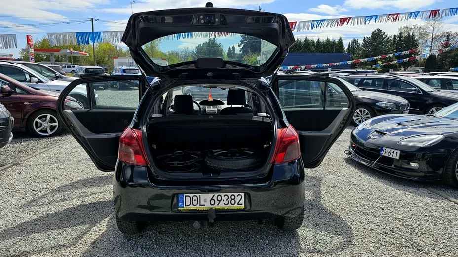 TOYOTA Yaris -