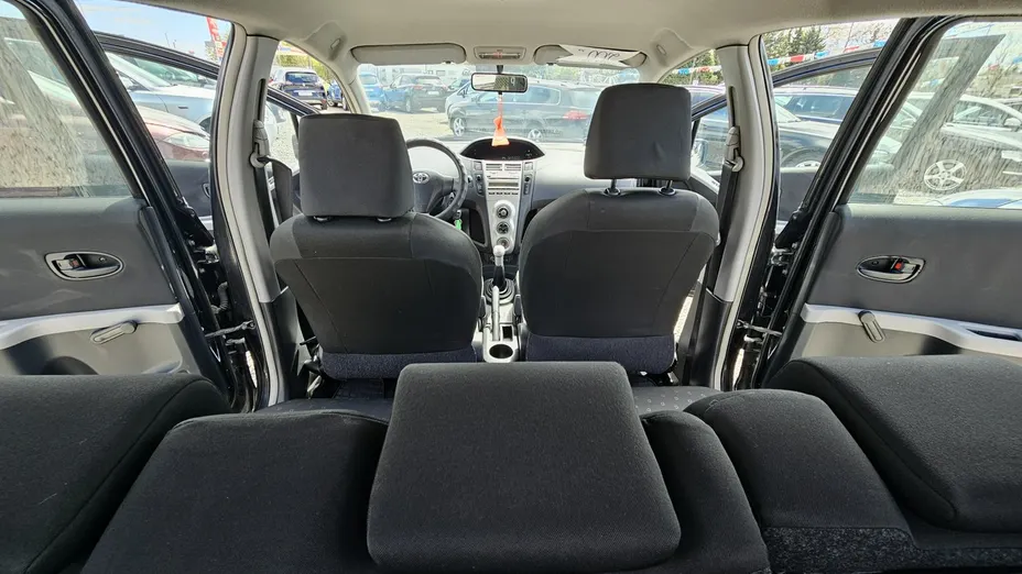 TOYOTA Yaris -