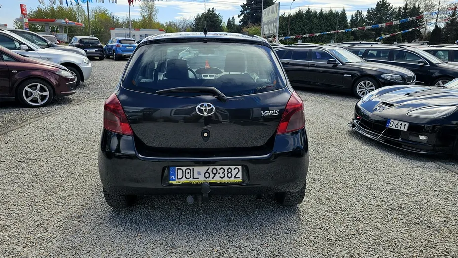 TOYOTA Yaris -