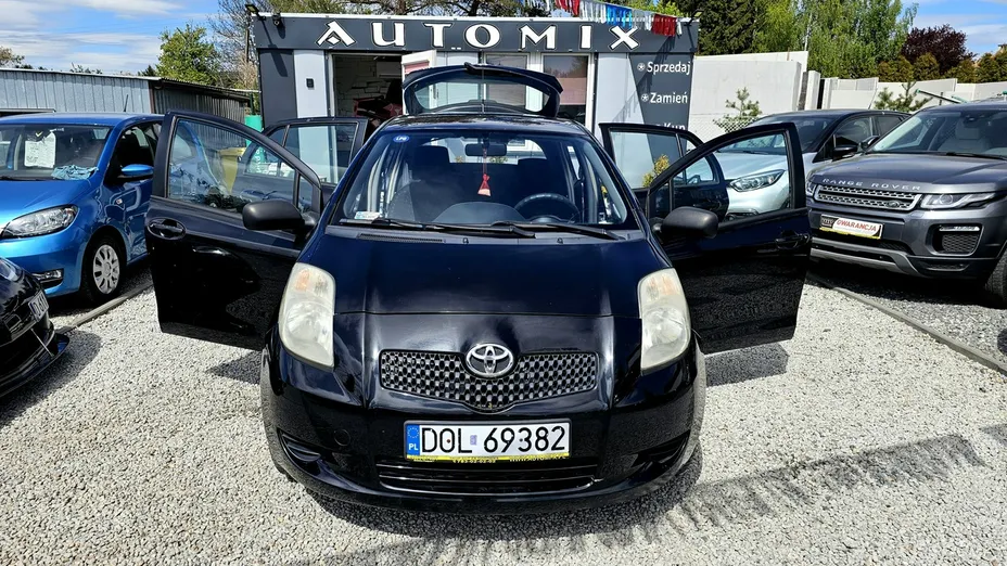 TOYOTA Yaris -