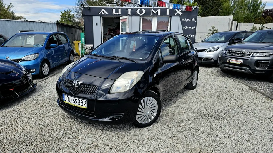 TOYOTA Yaris -