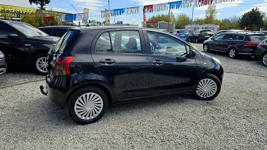 TOYOTA Yaris -