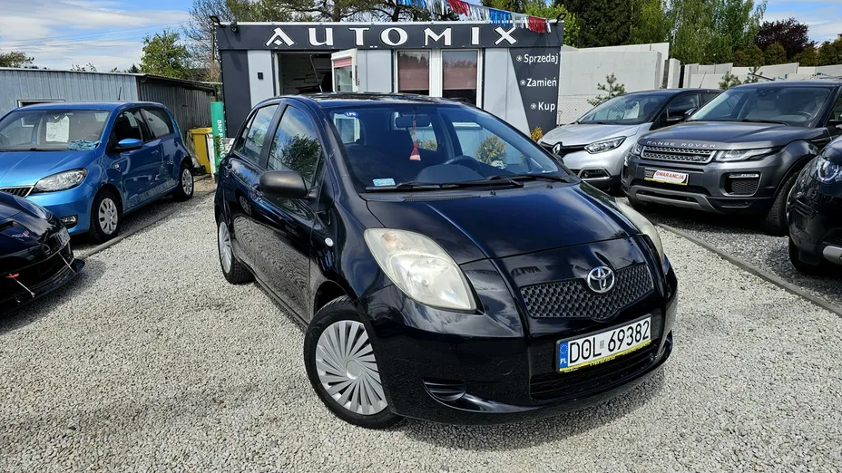 TOYOTA Yaris -