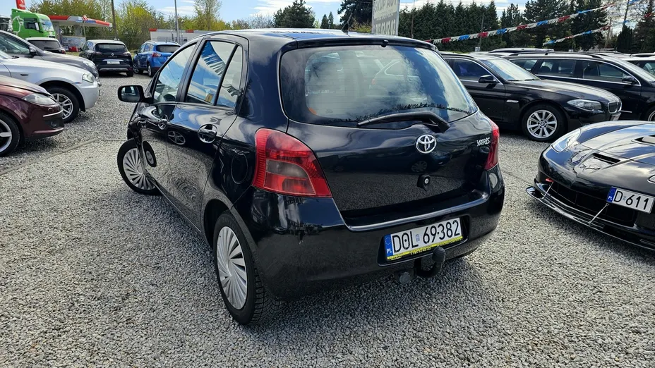 TOYOTA Yaris -