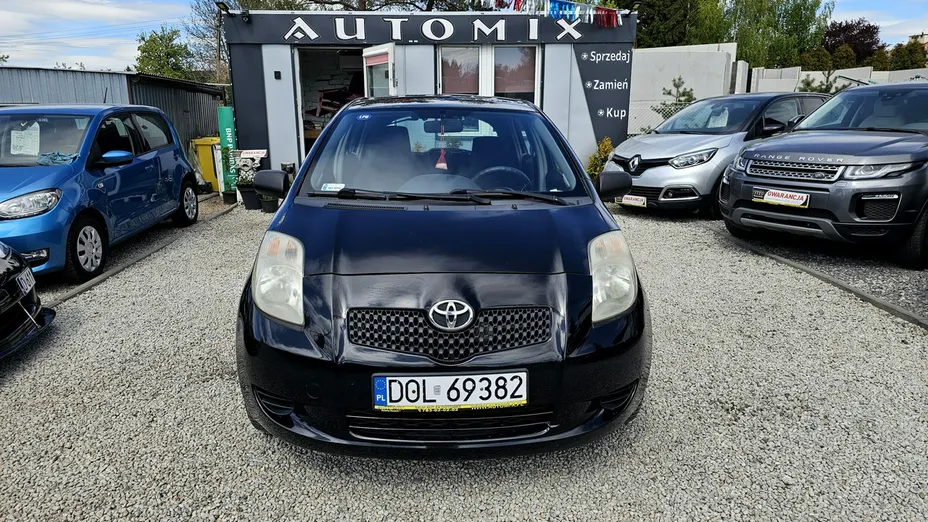TOYOTA Yaris -