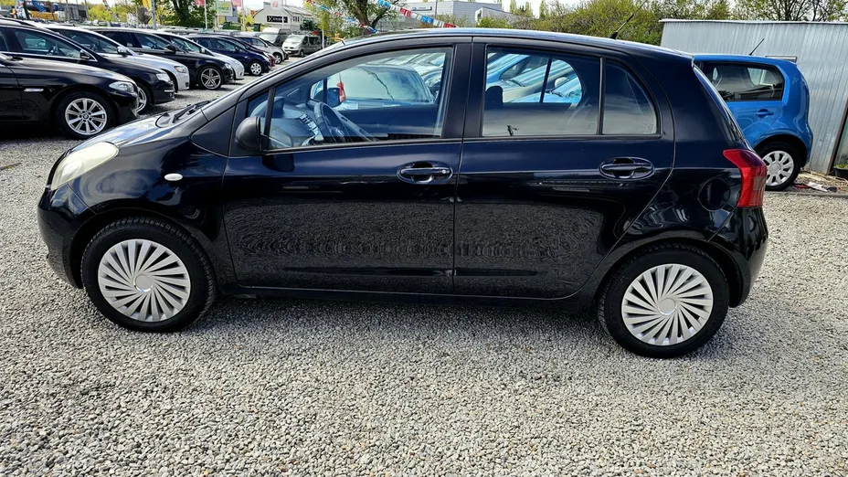 TOYOTA Yaris -