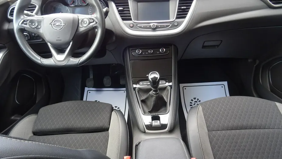 OPEL Grandland X -