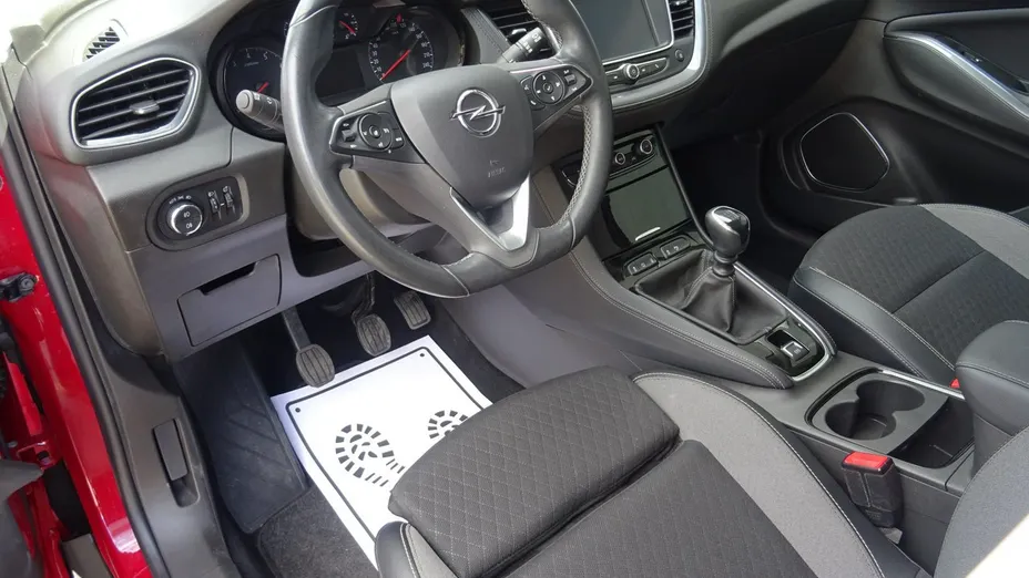 OPEL Grandland X -