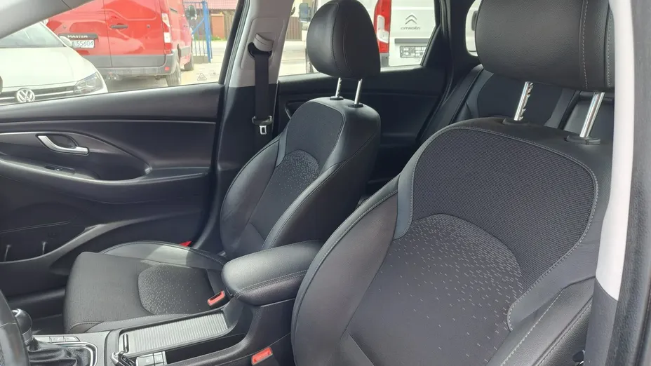 HYUNDAI i30 -