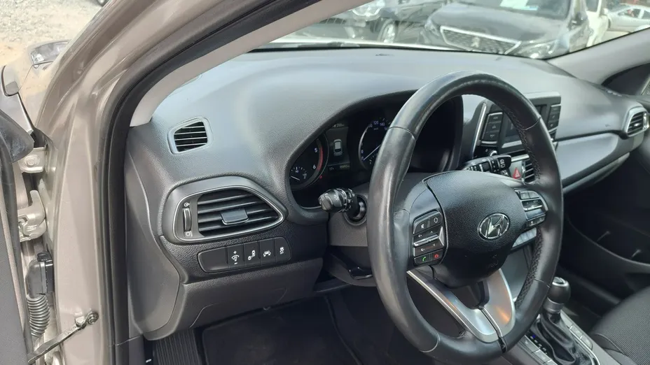 HYUNDAI i30 -