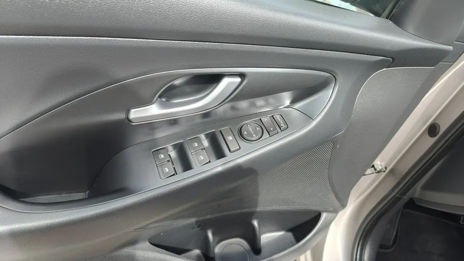 HYUNDAI i30 -