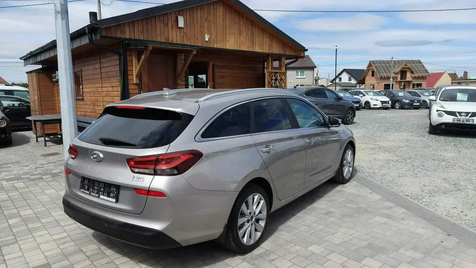 HYUNDAI i30 -