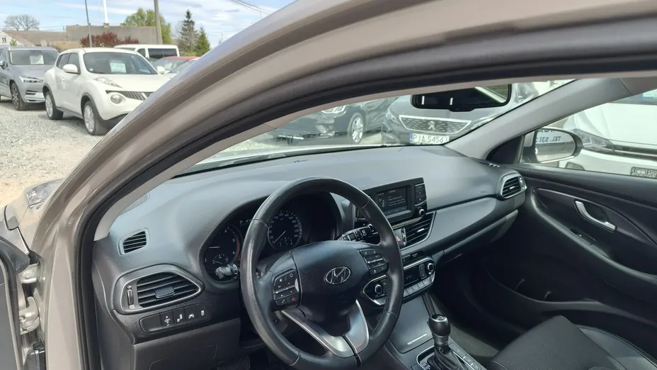 HYUNDAI i30 -