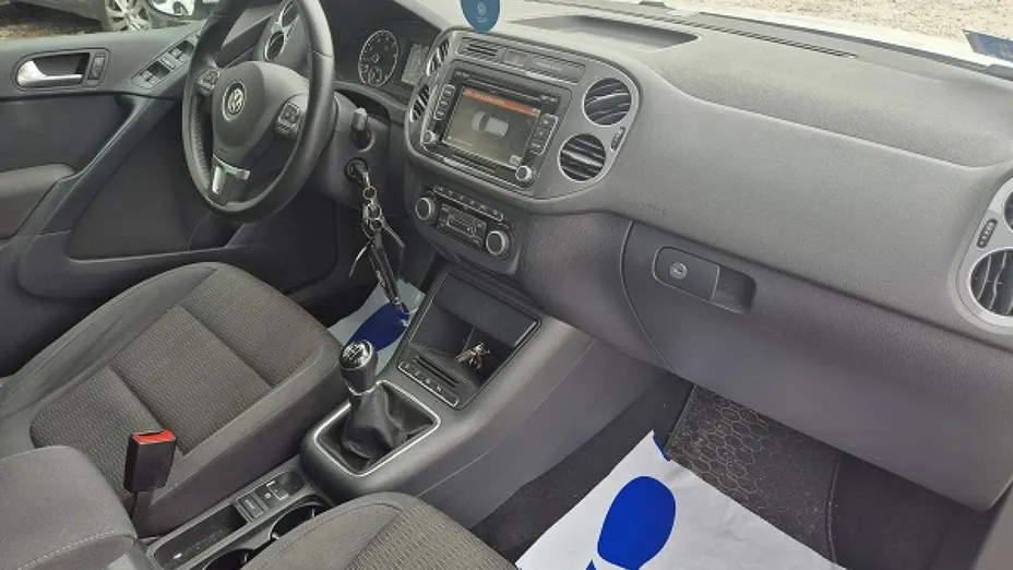 VOLKSWAGEN Tiguan -