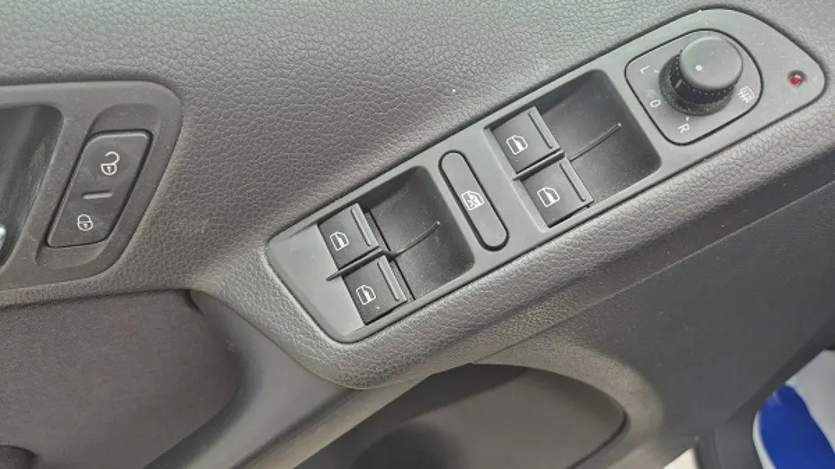 VOLKSWAGEN Tiguan -