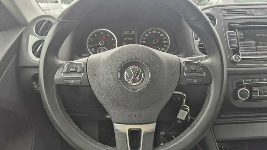 VOLKSWAGEN Tiguan -