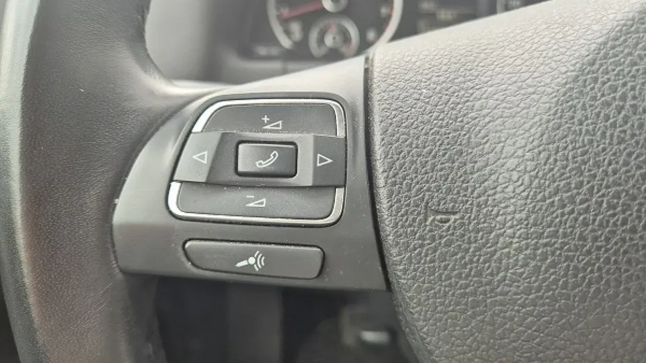 VOLKSWAGEN Tiguan -