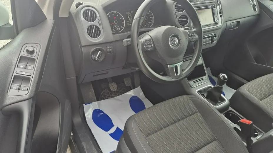 VOLKSWAGEN Tiguan -