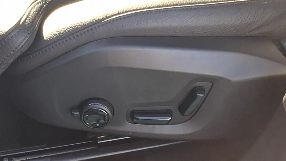 VOLVO XC60 -