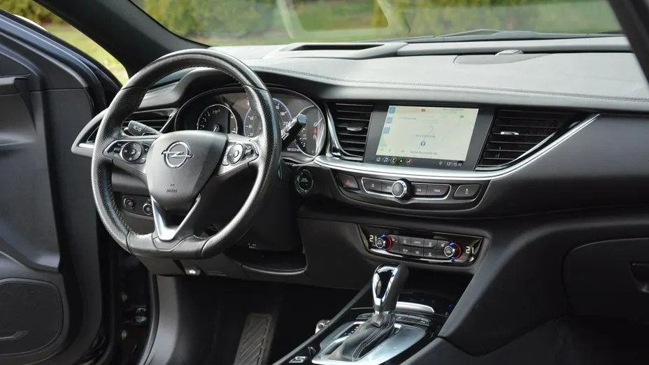 OPEL Insignia -