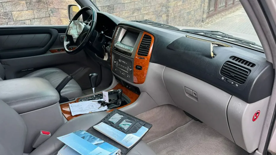 TOYOTA Land Cruiser -
