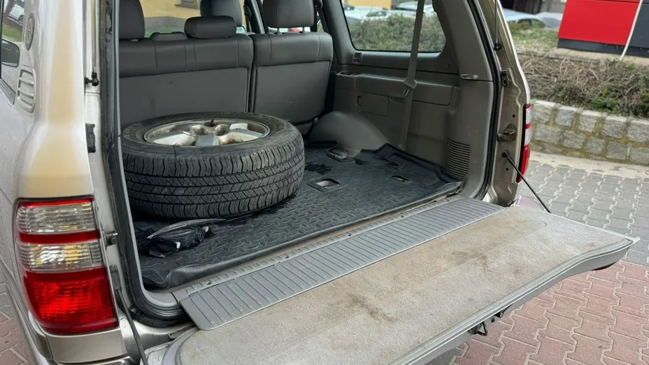 TOYOTA Land Cruiser -
