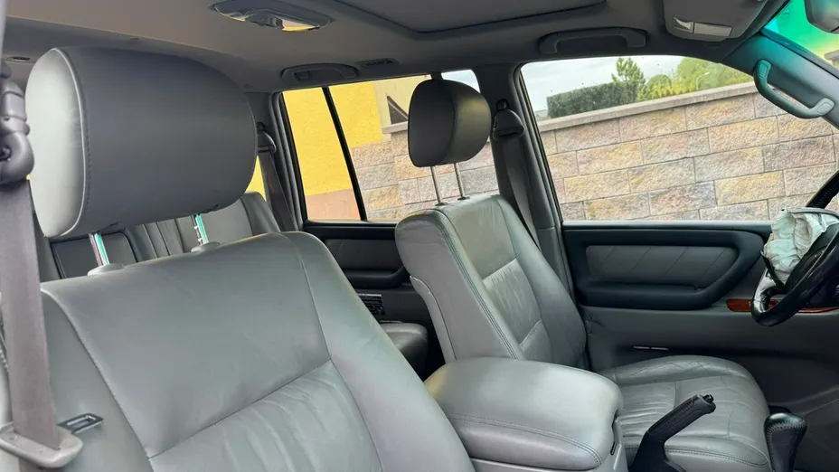 TOYOTA Land Cruiser -