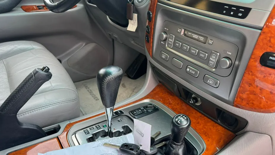 TOYOTA Land Cruiser -