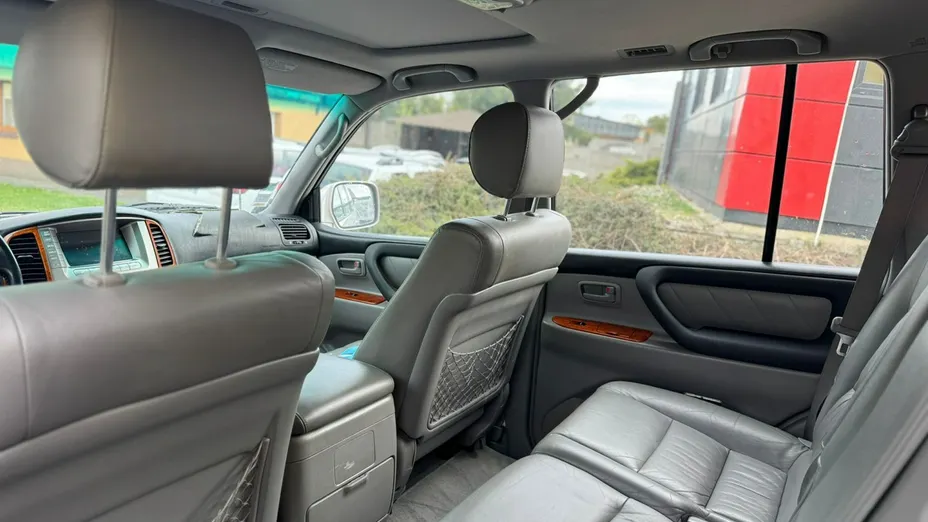 TOYOTA Land Cruiser -
