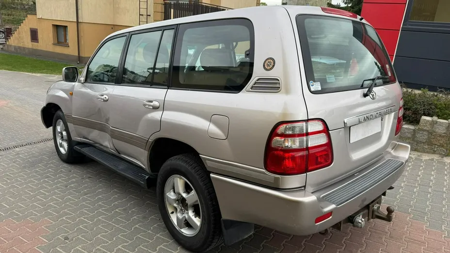 TOYOTA Land Cruiser -