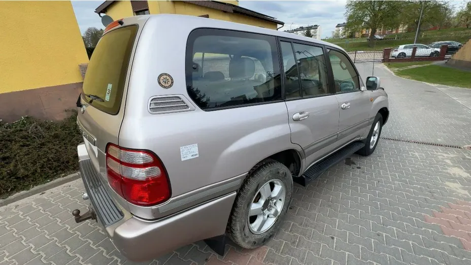 TOYOTA Land Cruiser -