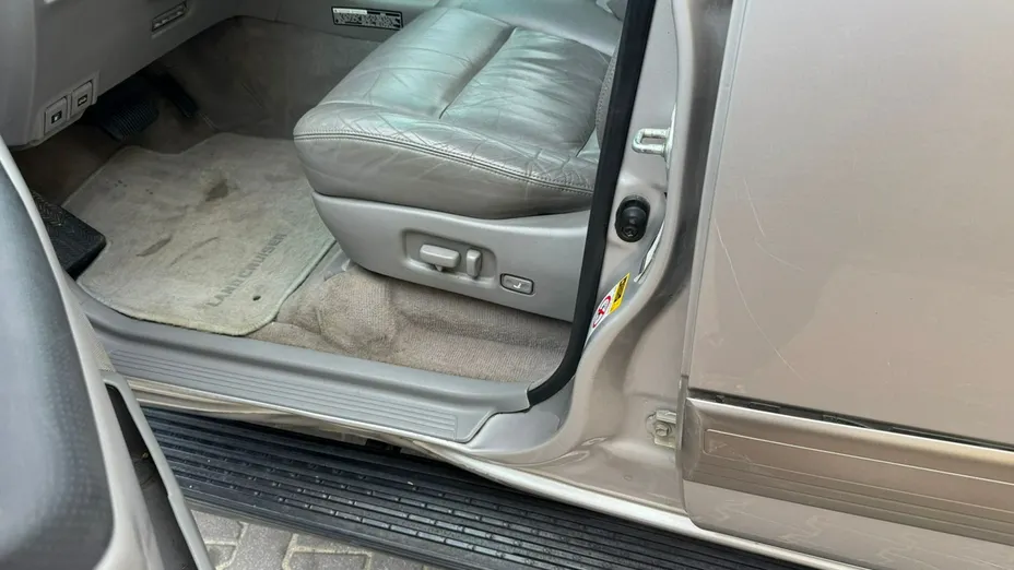 TOYOTA Land Cruiser -