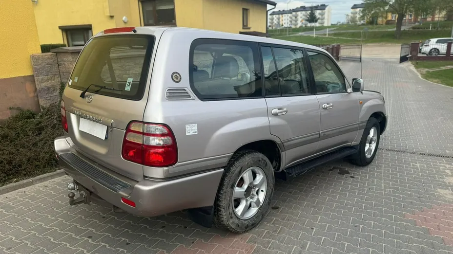 TOYOTA Land Cruiser -