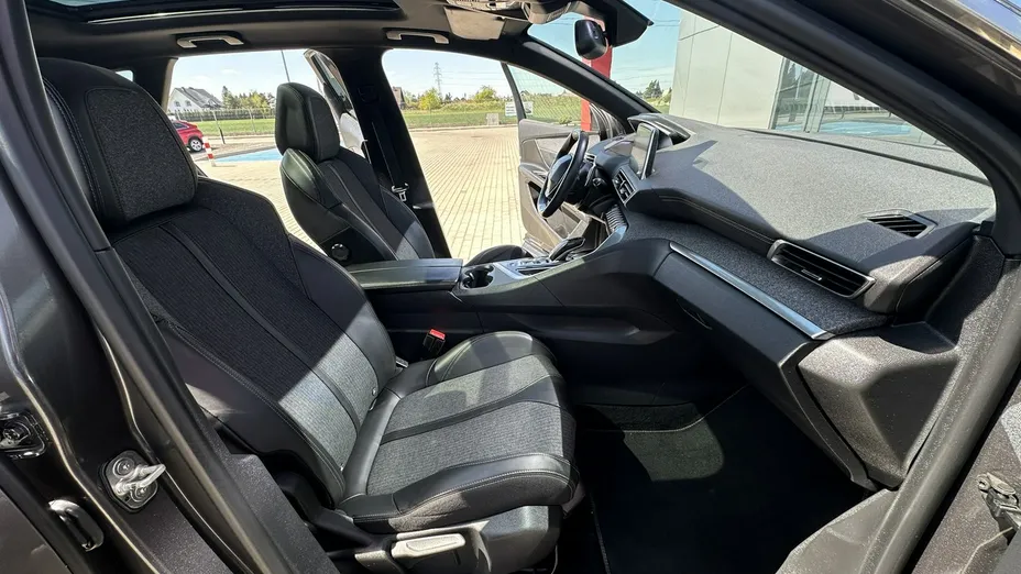 PEUGEOT 3008 -
