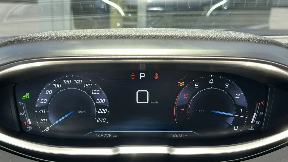 PEUGEOT 3008 -
