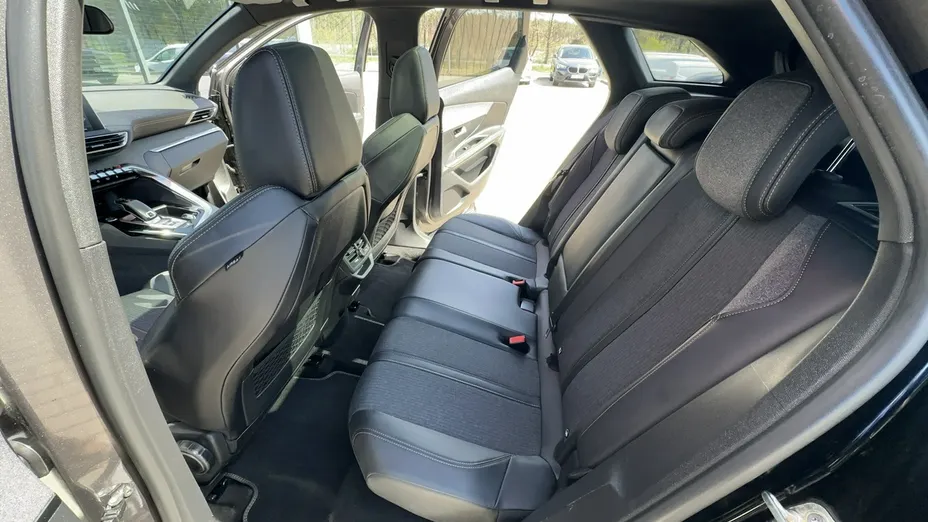 PEUGEOT 3008 -