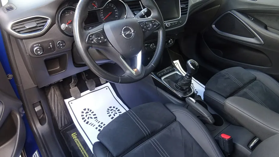 OPEL Crossland X -