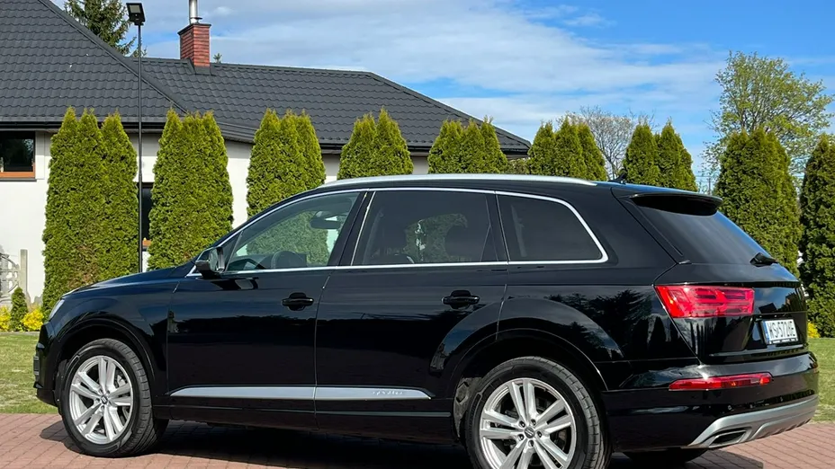 AUDI Q7 -