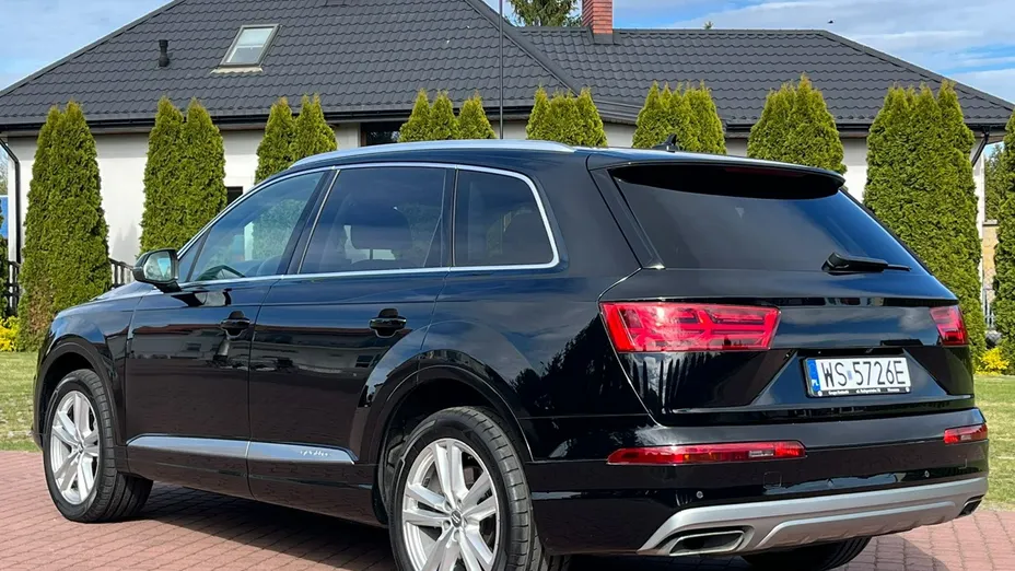 AUDI Q7 -