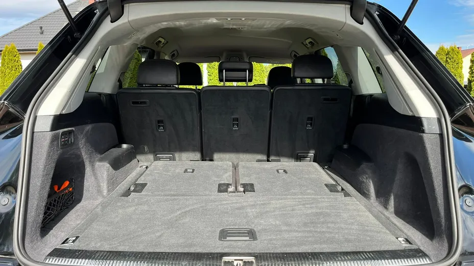 AUDI Q7 -