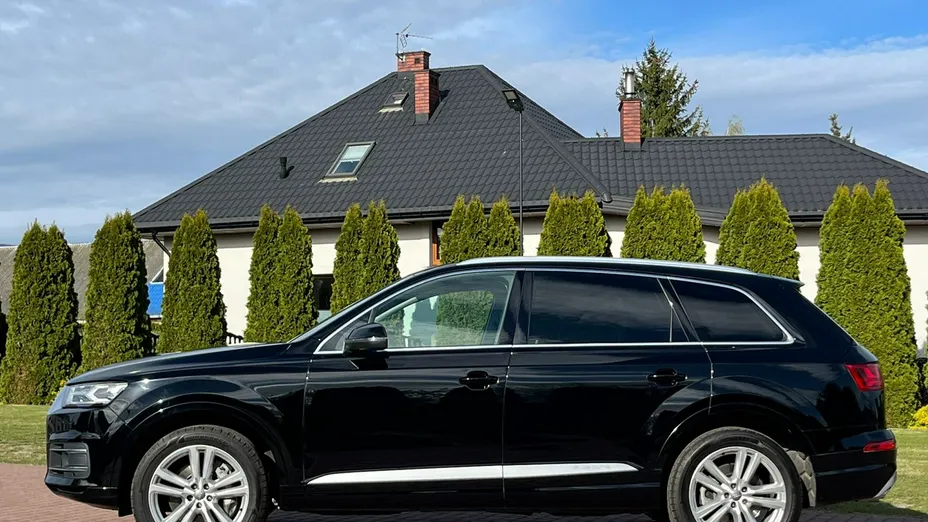AUDI Q7 -