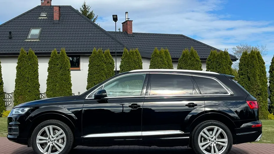 AUDI Q7 -